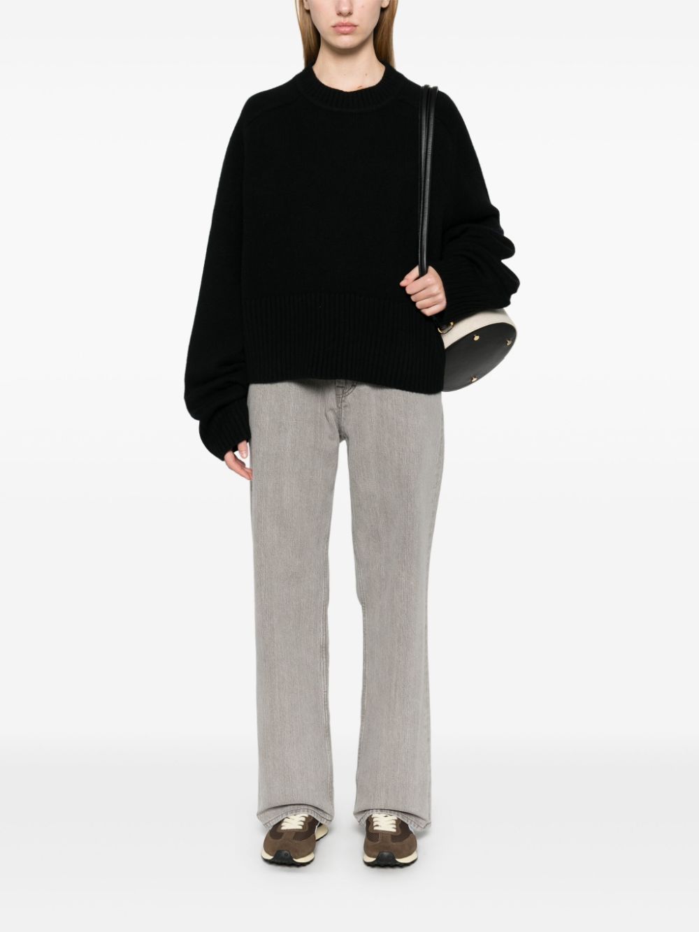 Relaxed crewneck cashmere sweater n°256 judith, raven (black)