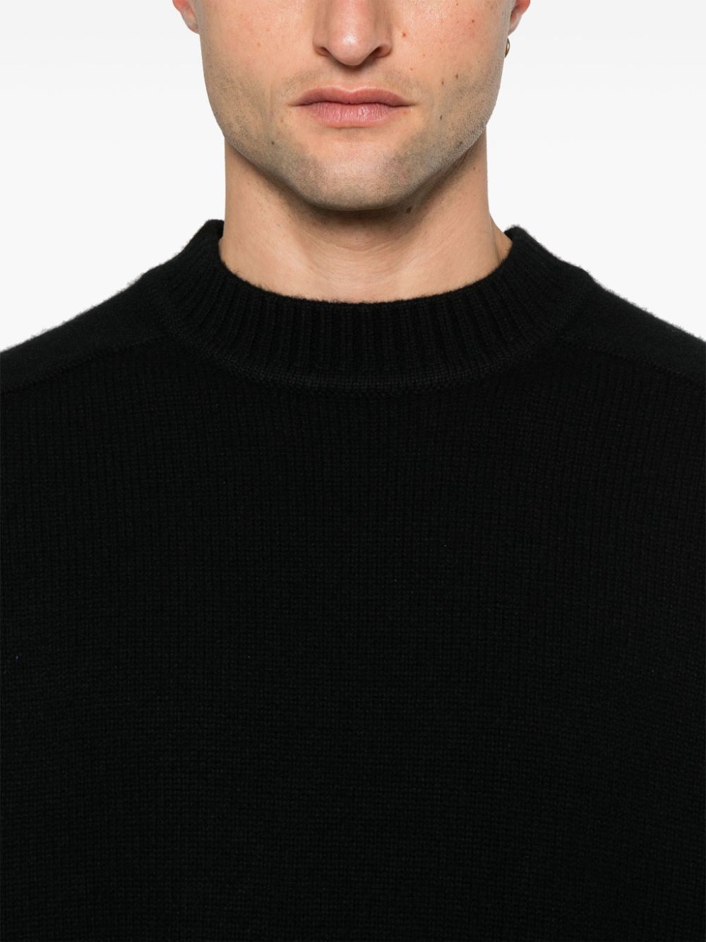 Relaxed crewneck cashmere sweater n°256 judith, raven (black)