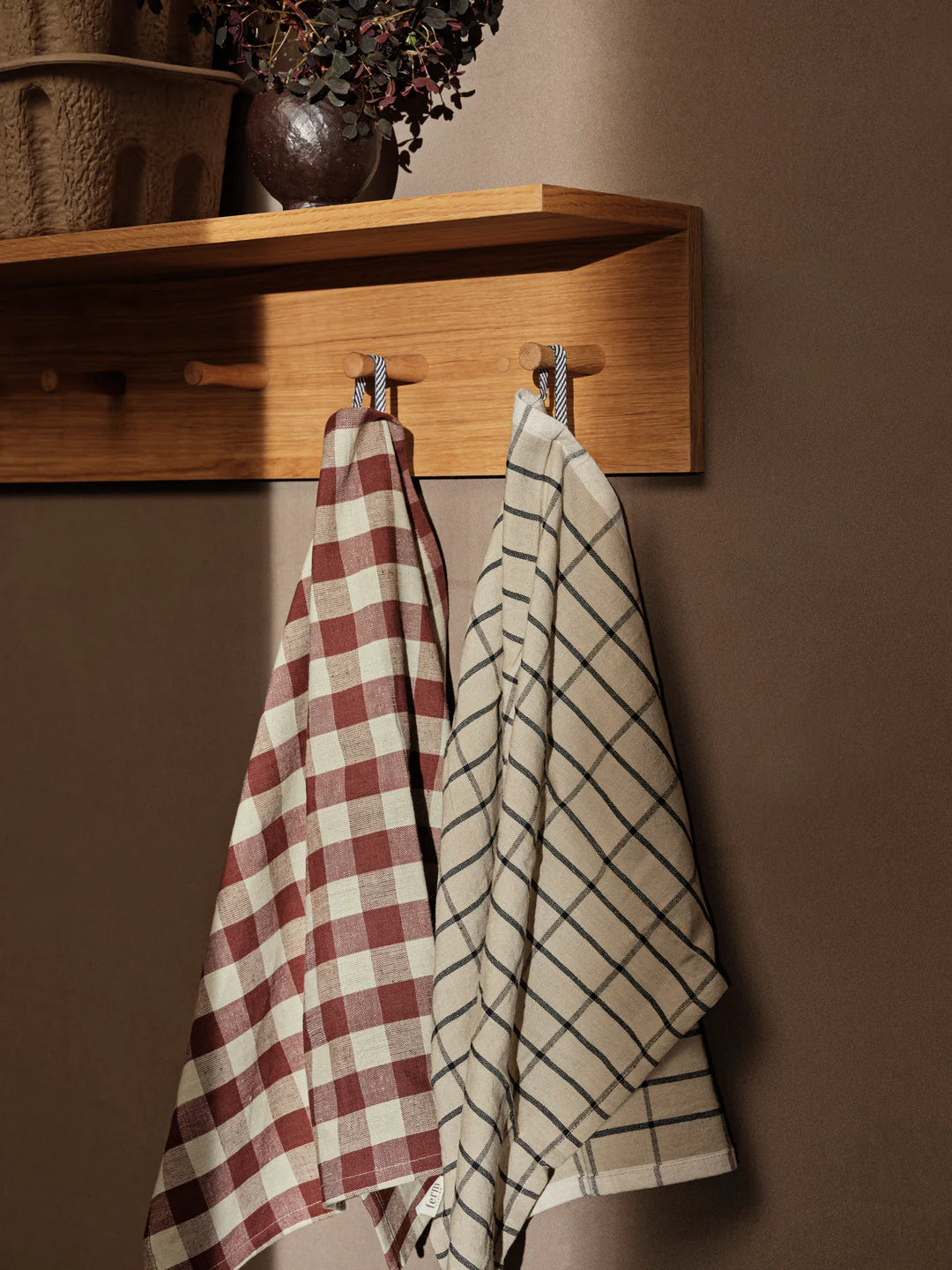 Hale tea towel, cinnamon/grey green