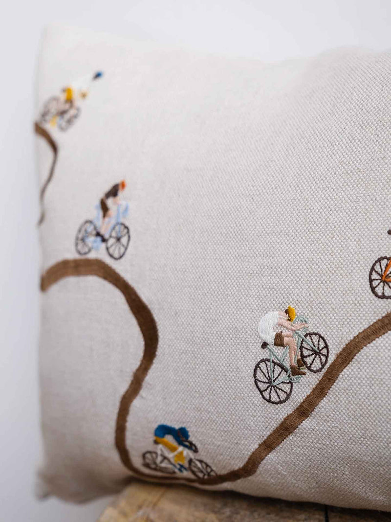 Giro embroidered cushion cover (40 x 60 cm)