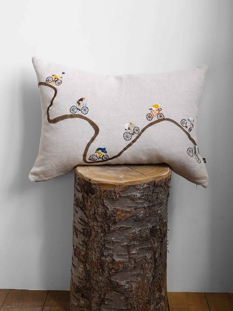 Giro embroidered cushion cover (40 x 60 cm)