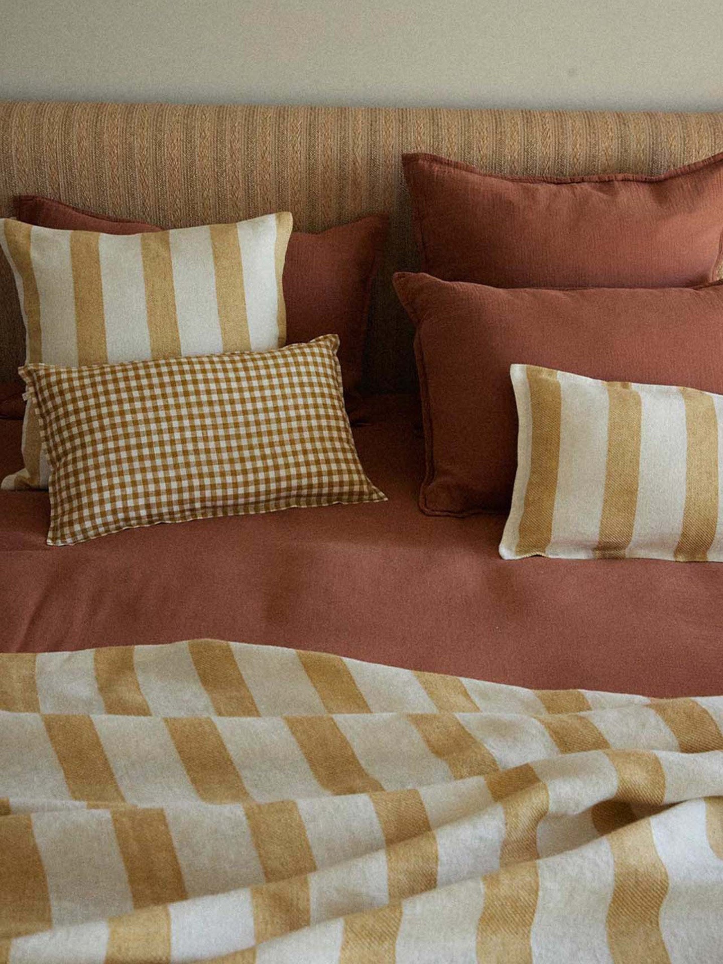 Bastide cushion cover, curry stripes (50 x 50 cm)