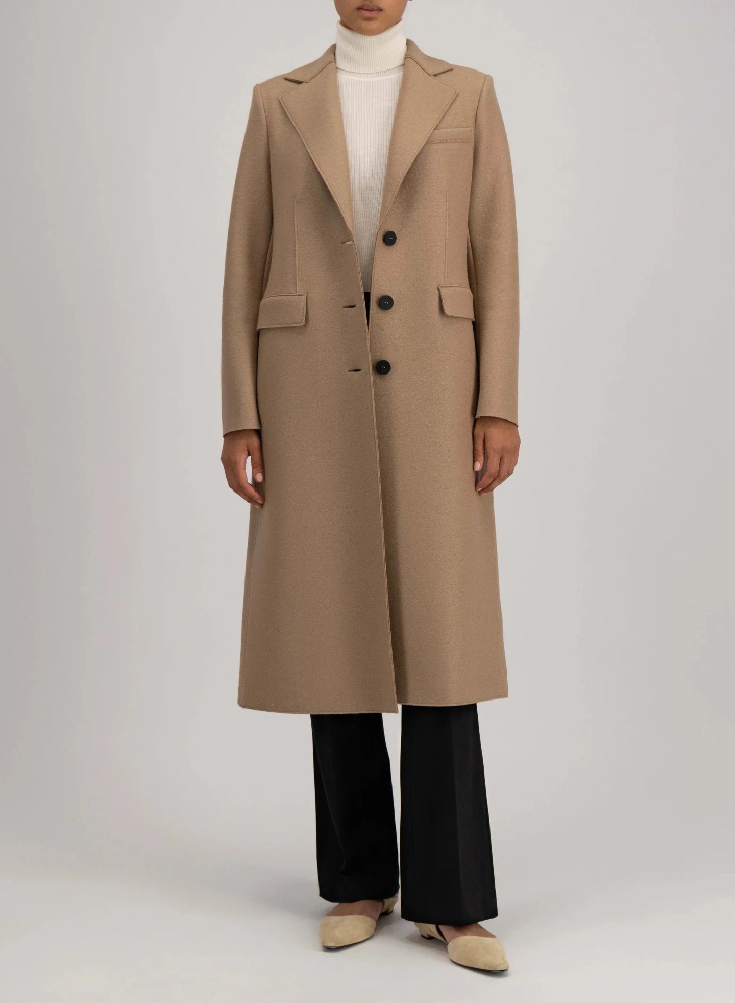 Single breasted coat with shoulder pads pressed wool, tan