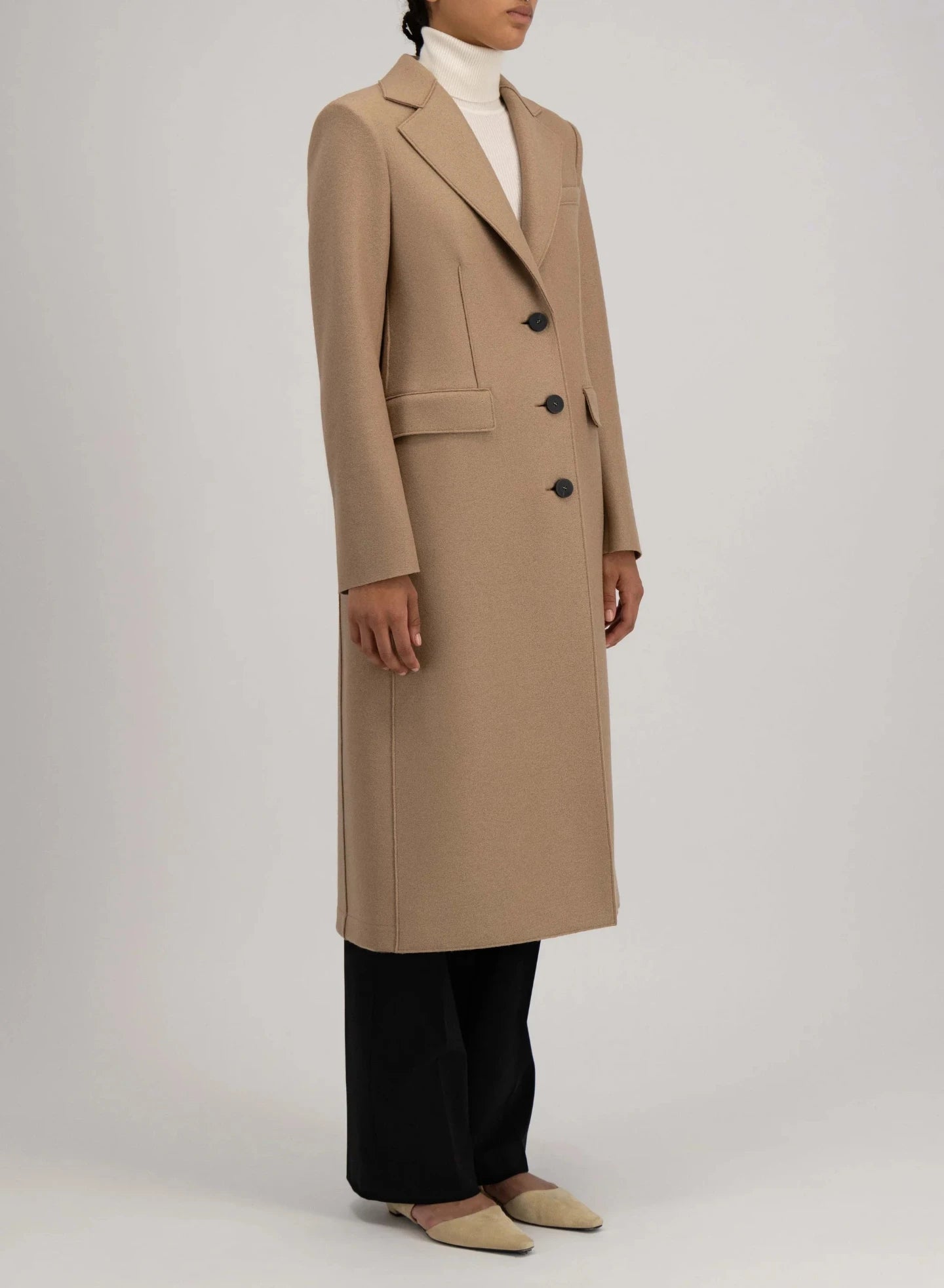 Single breasted coat with shoulder pads pressed wool, tan