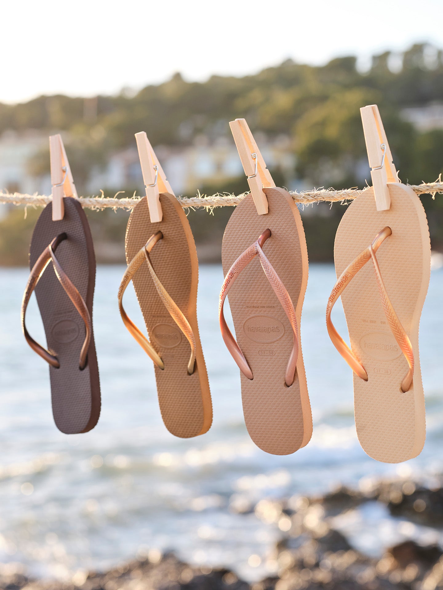 Slim flip-flops, sand-grey-light golden