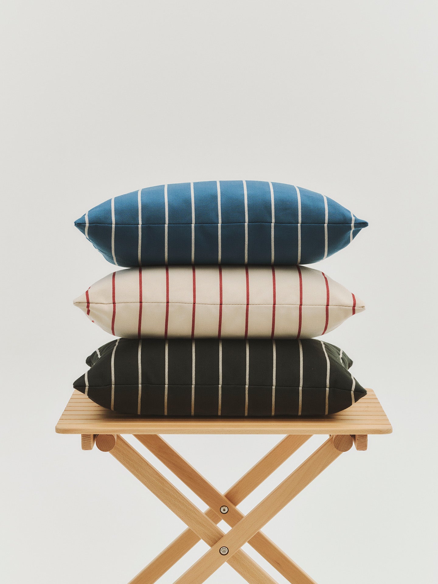 Outdoor Market striped outdoor cushion, 2 colours (45 x 35 cm)