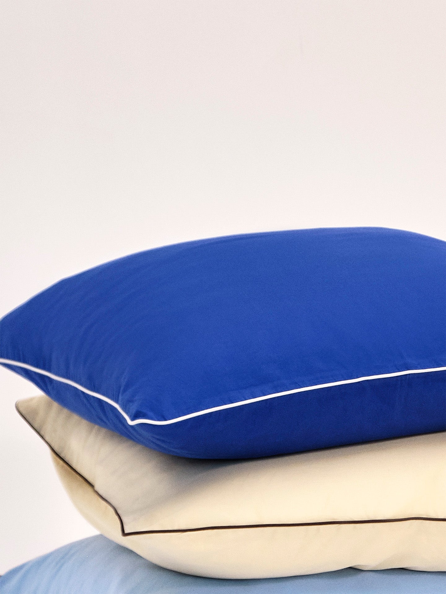 Outline pillow case (W60 x H50), Vivid blue