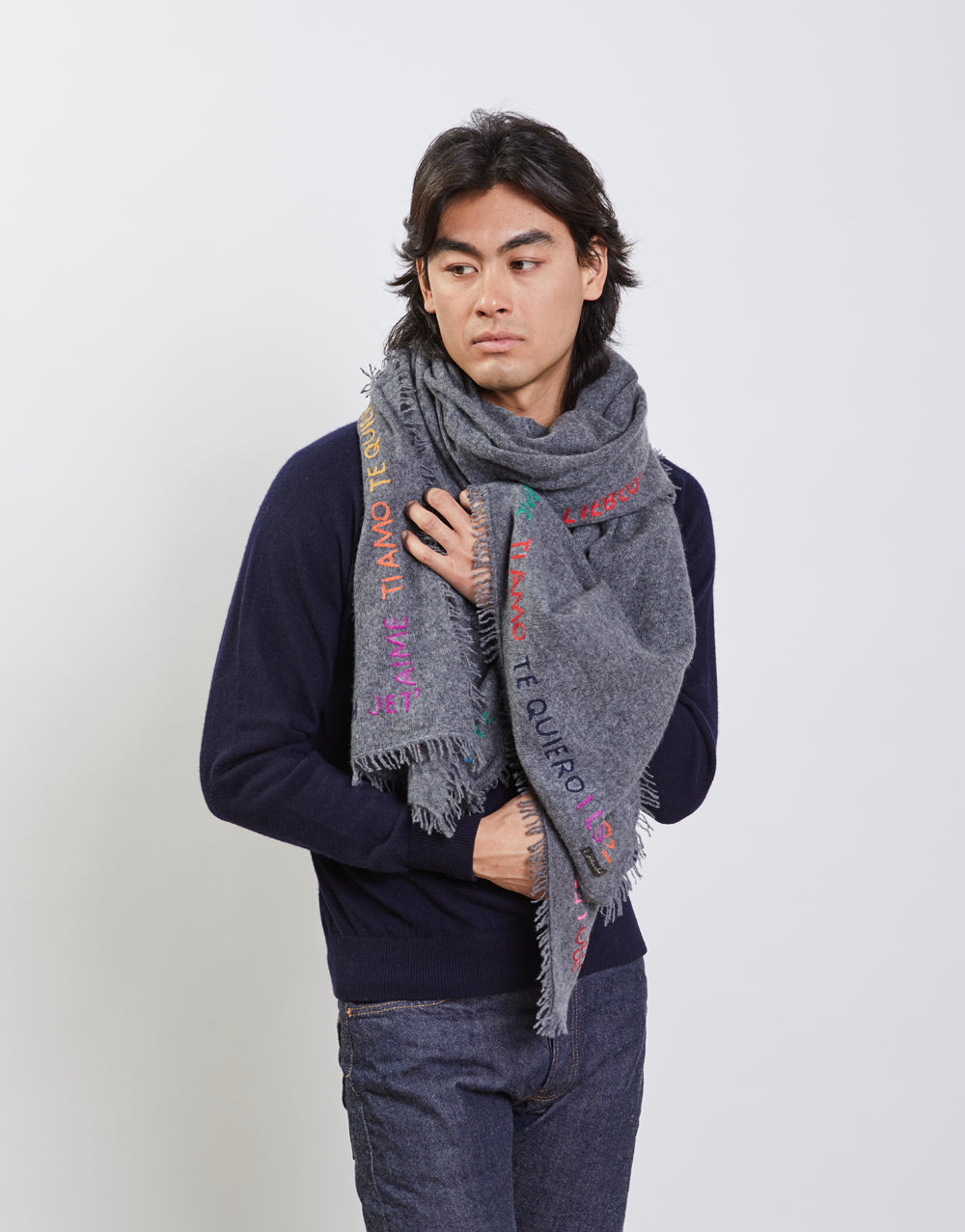Te Quiero cashmere scarf with embroidery, grey