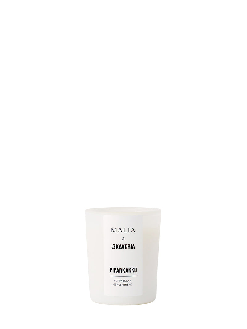 White Malia x 3 Kaveria Gingerbread scented candle is a simple and elegant on a white background