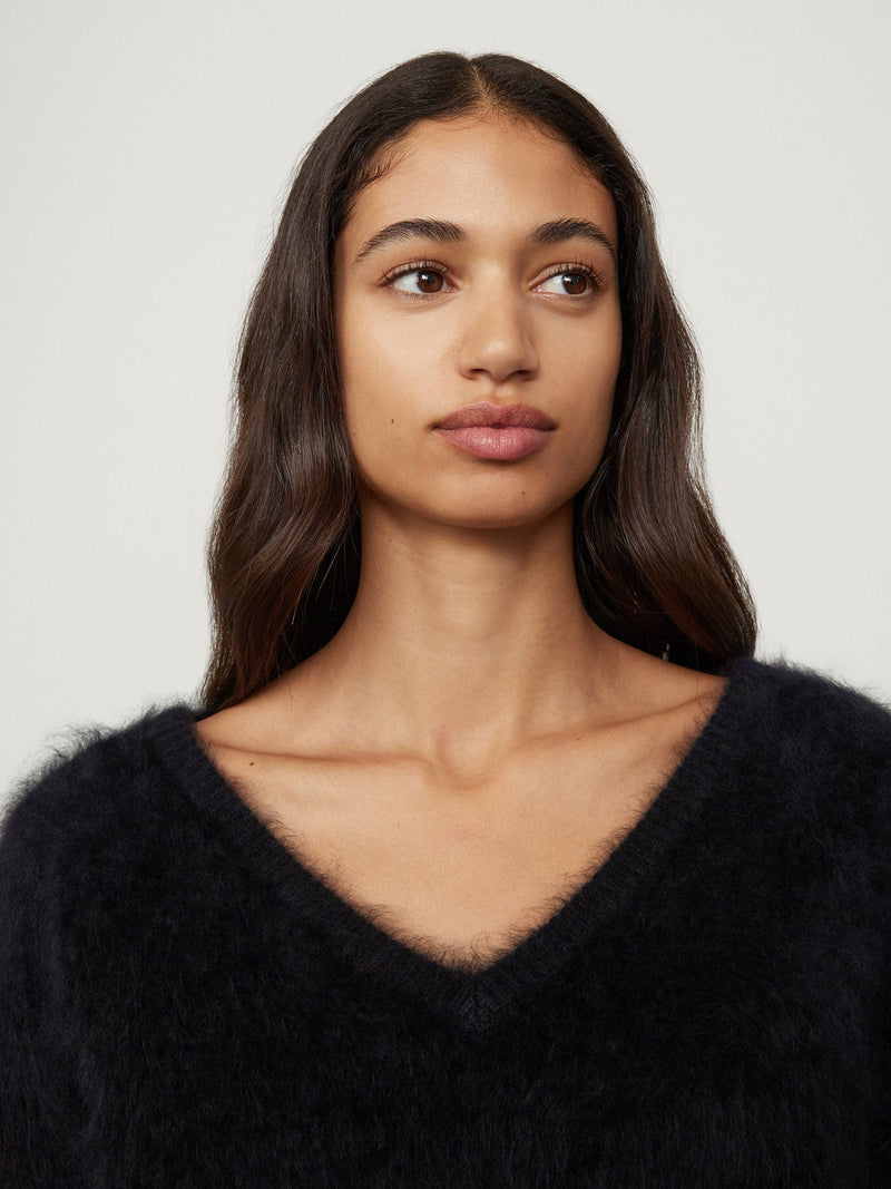 Margareta brushed cashmere V neck sweater, black