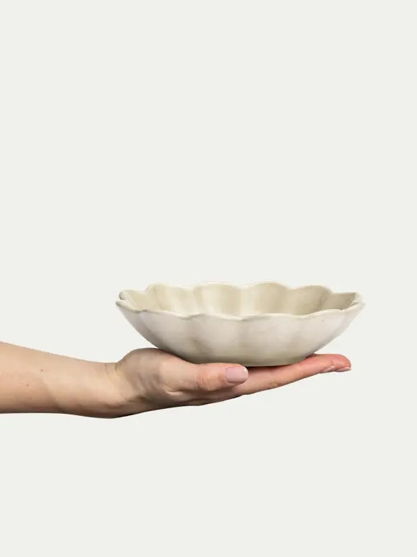 Oyster small oval bowl, sand (18 cm)