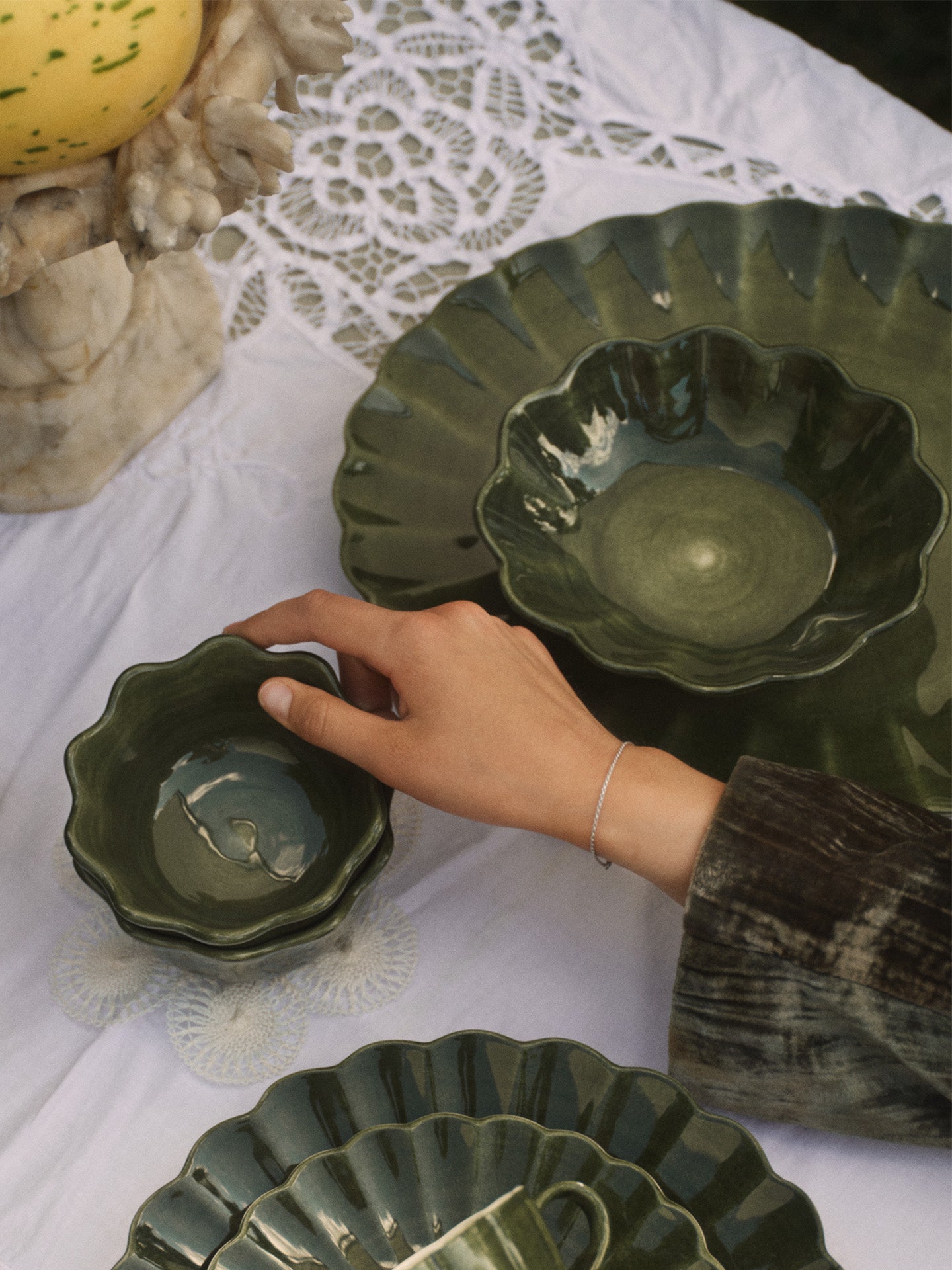 Oyster oval platter, dark green (35 x 30 cm)