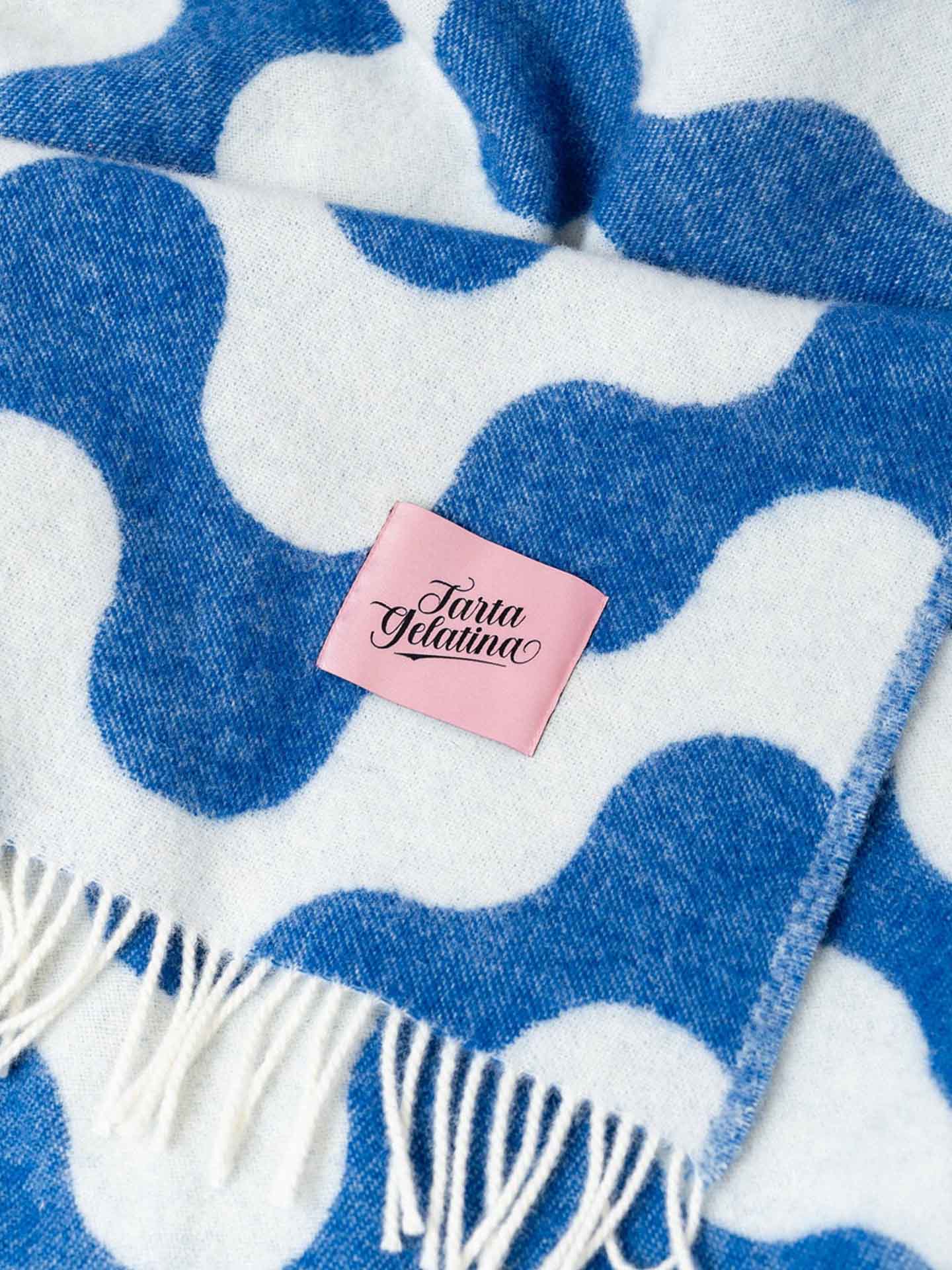 Medusa blanket, blue
