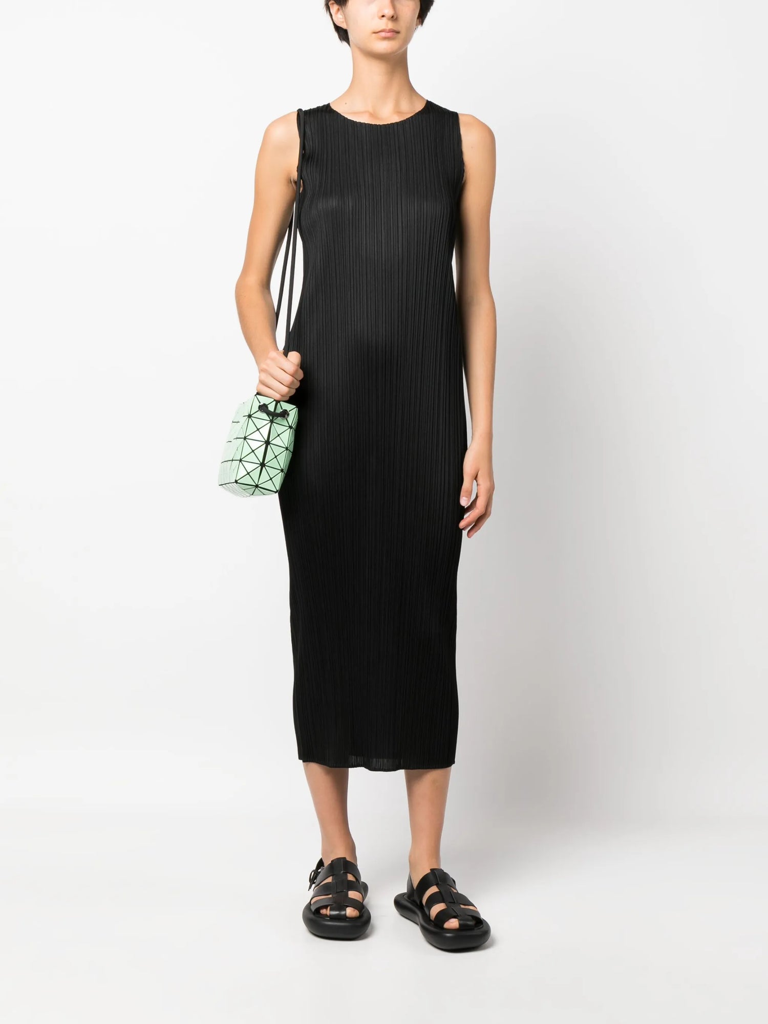 Basics pleated sleeveless dress, black (carryover)