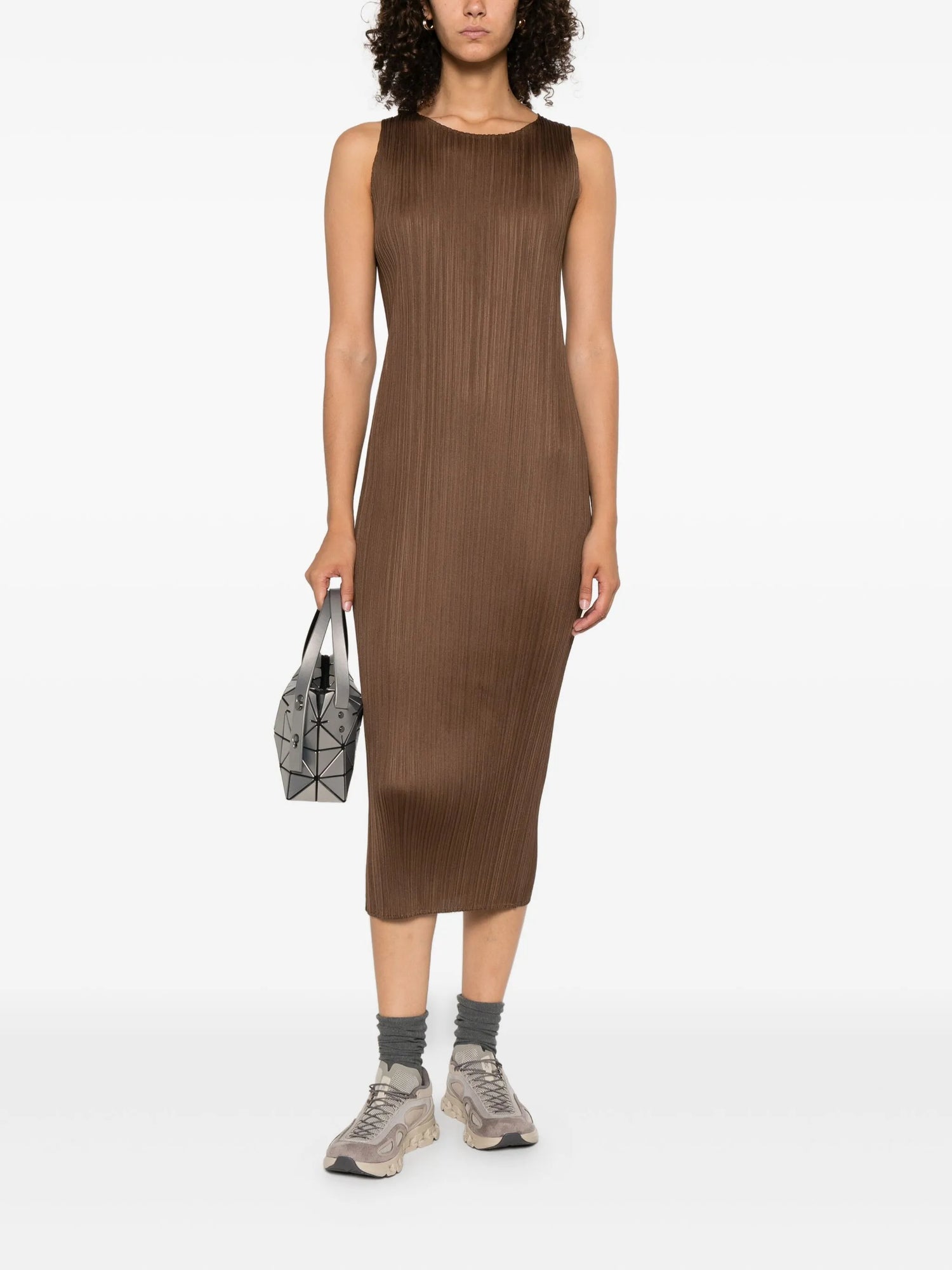Sleeveless pleated dress, brown