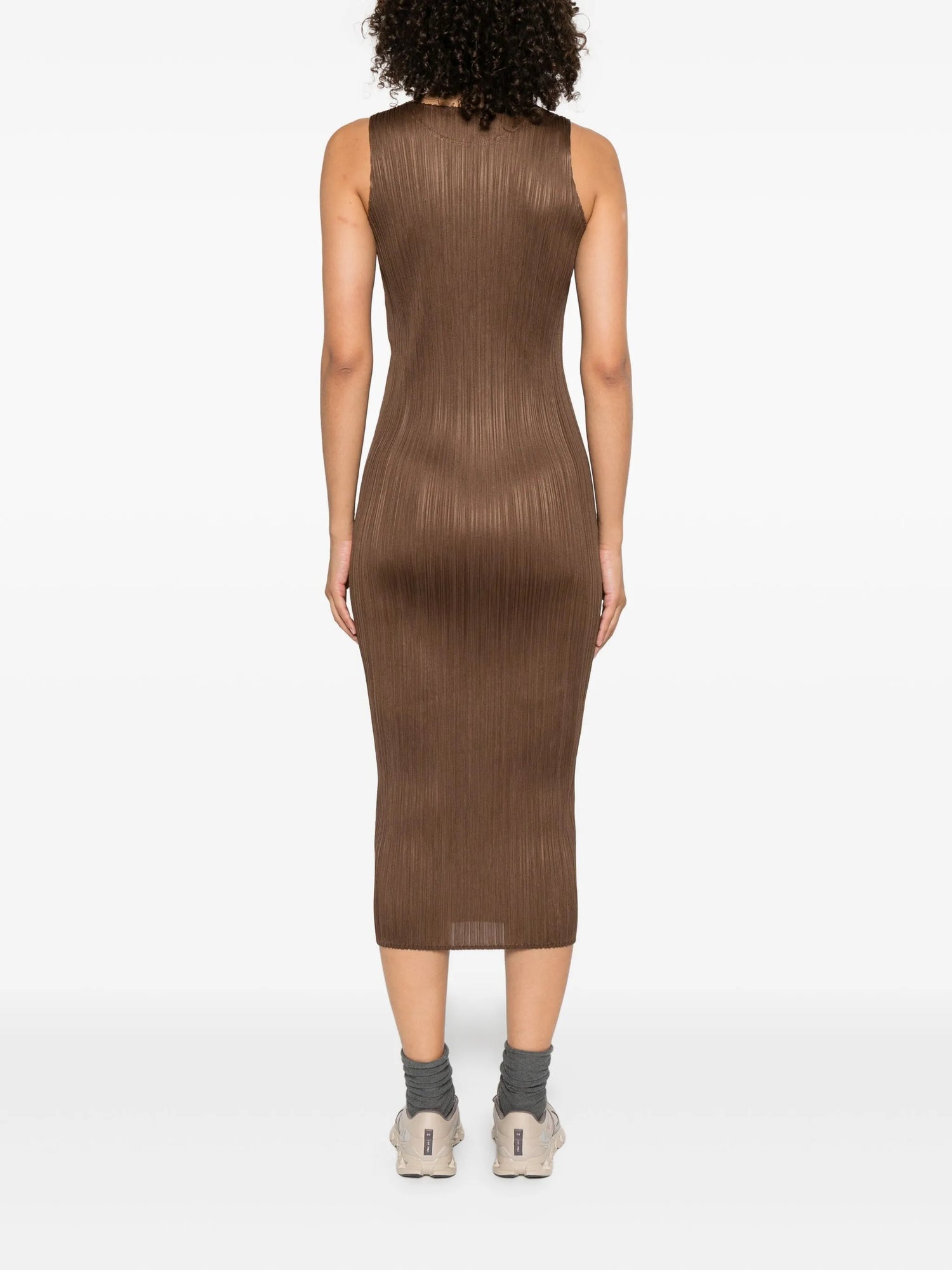 Sleeveless pleated dress, brown
