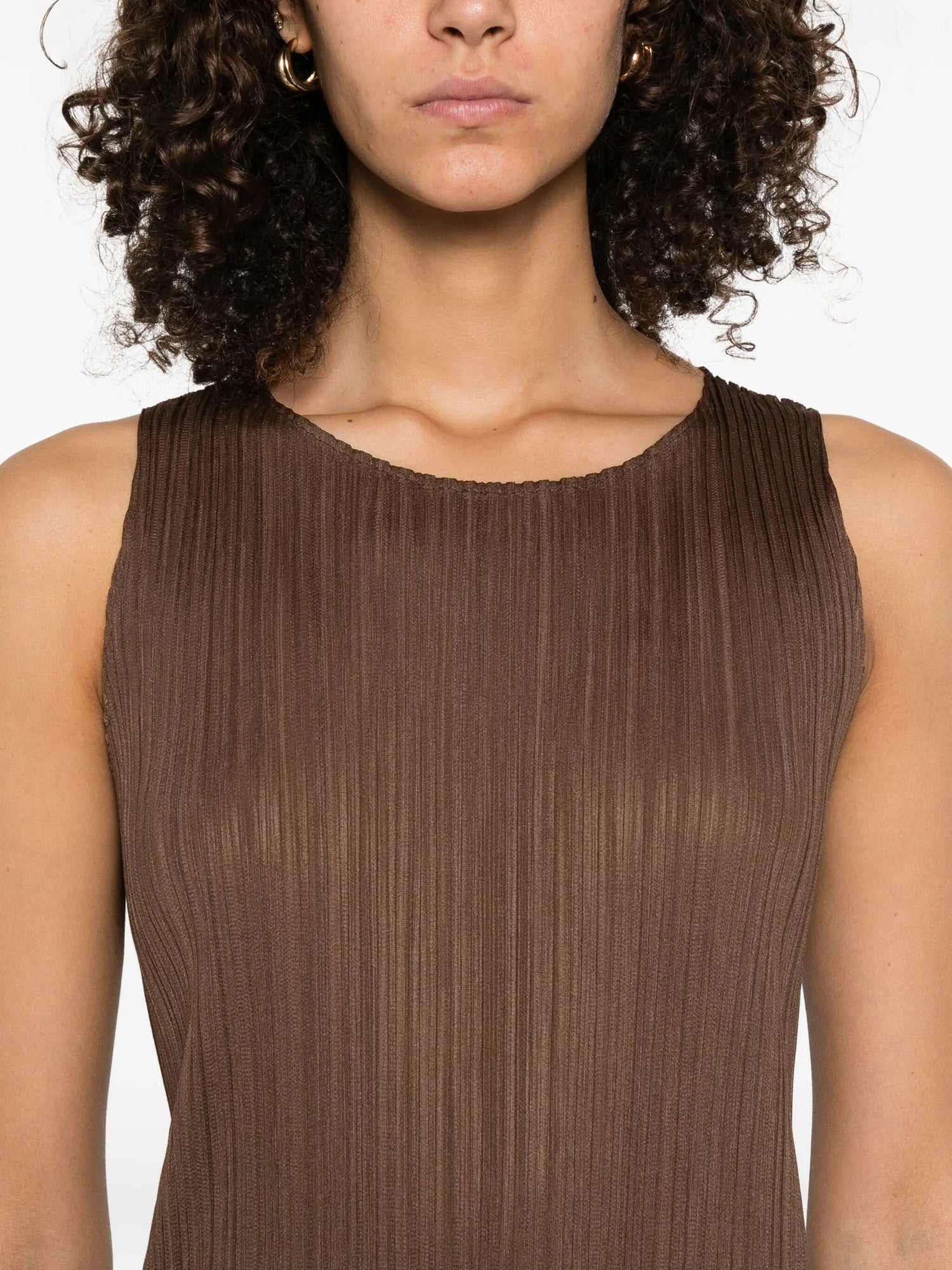 Sleeveless pleated dress, brown