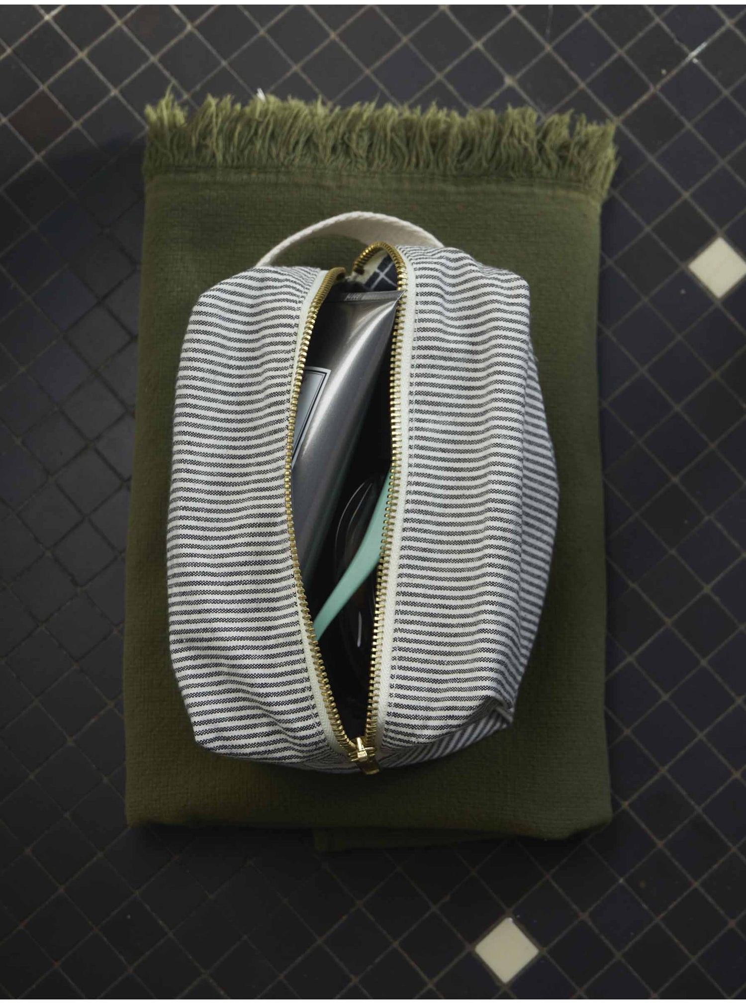 Cube pouch, fine stripe