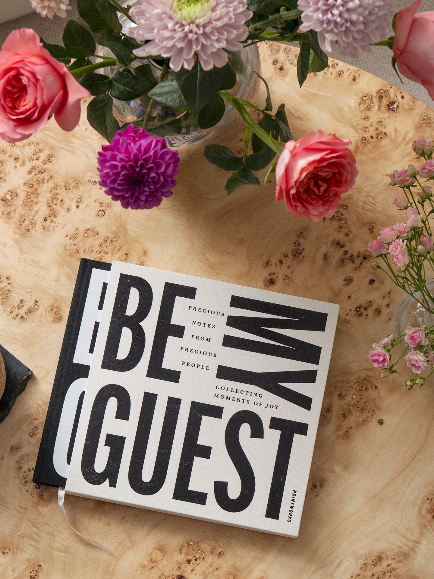 Guest book, black-white