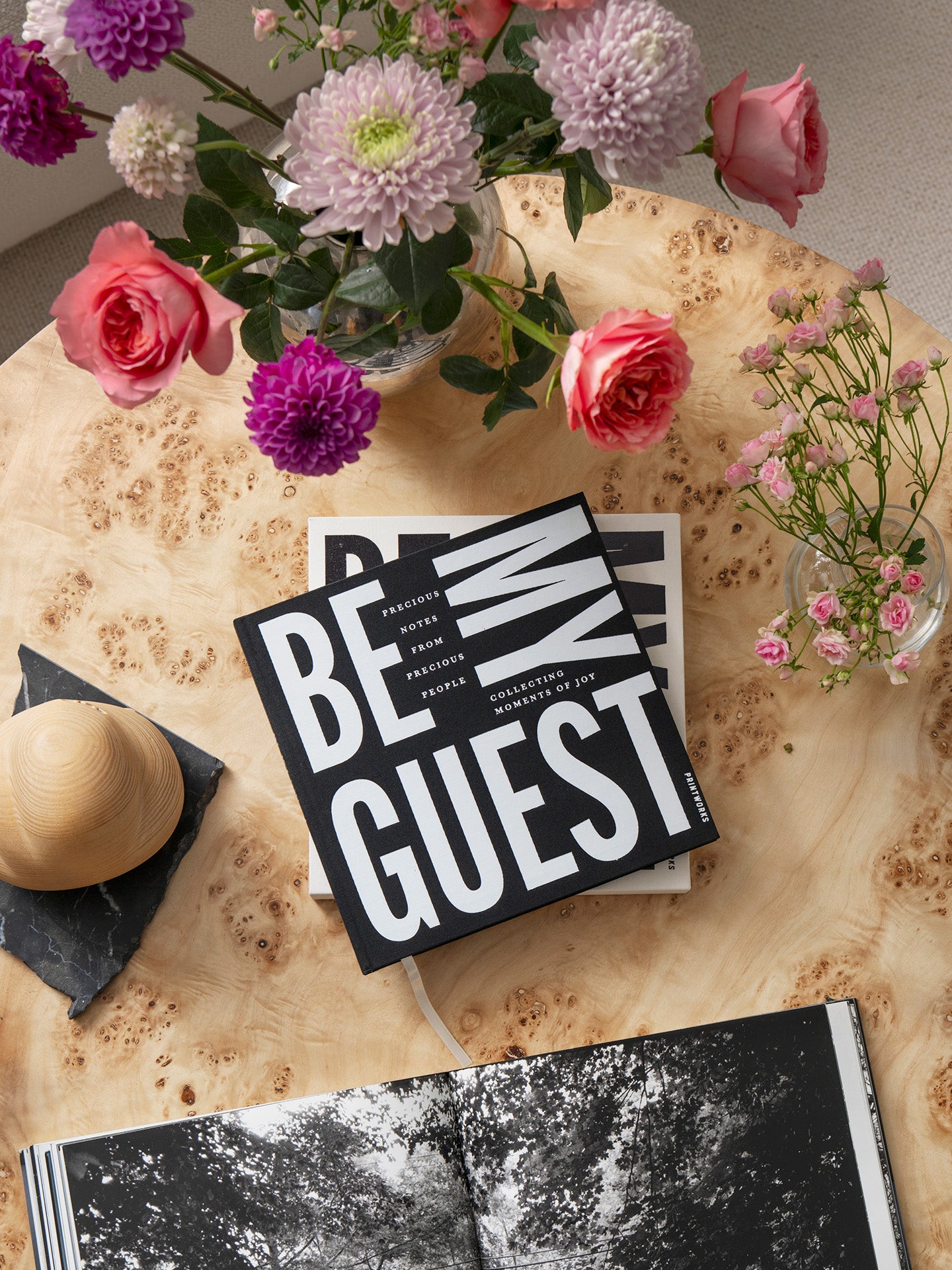 Guest book, black-white