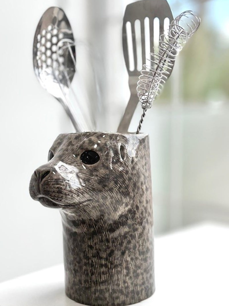 Harbour seal utensil pot