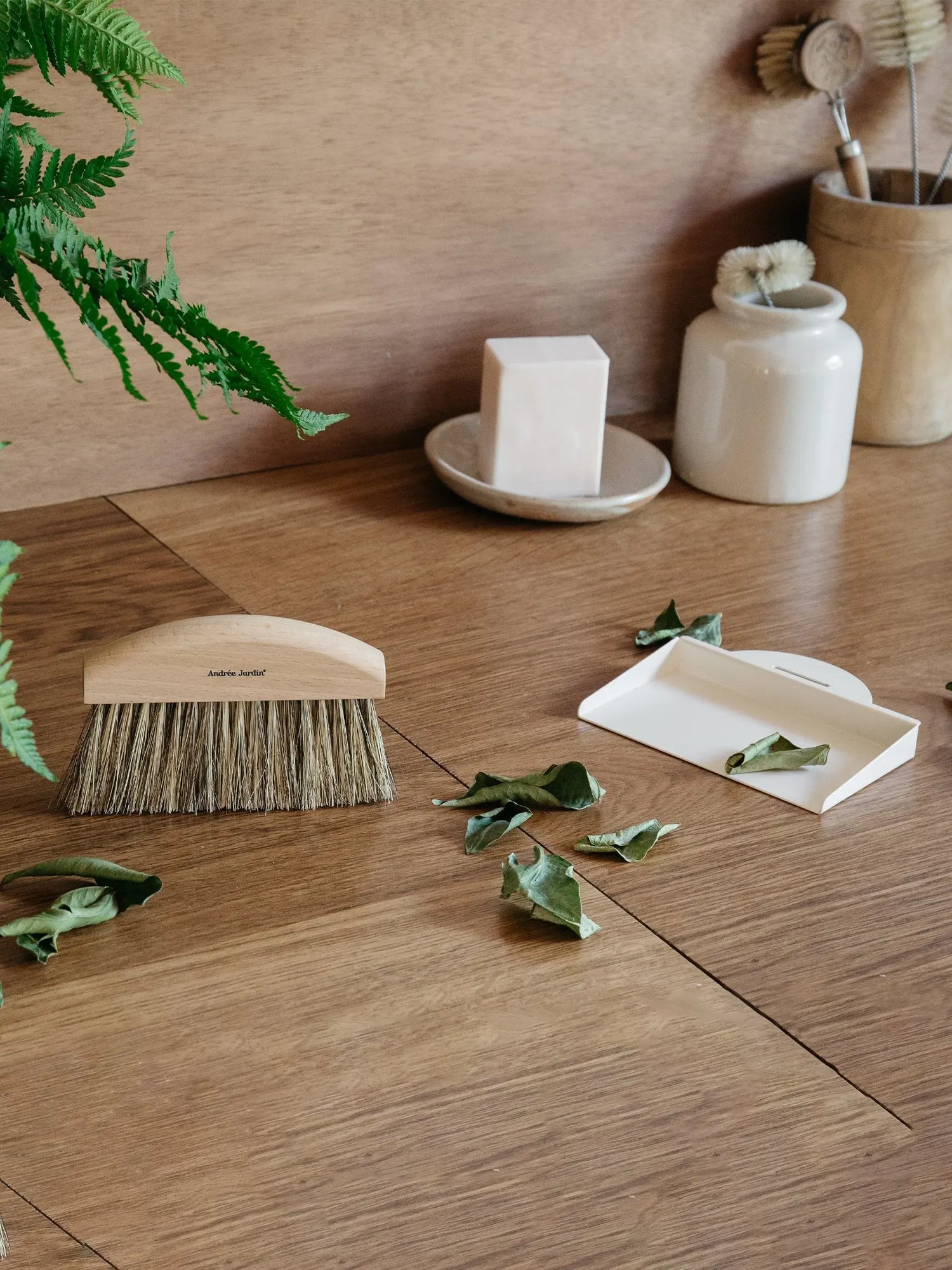 Table dustpan and brush set, ivory