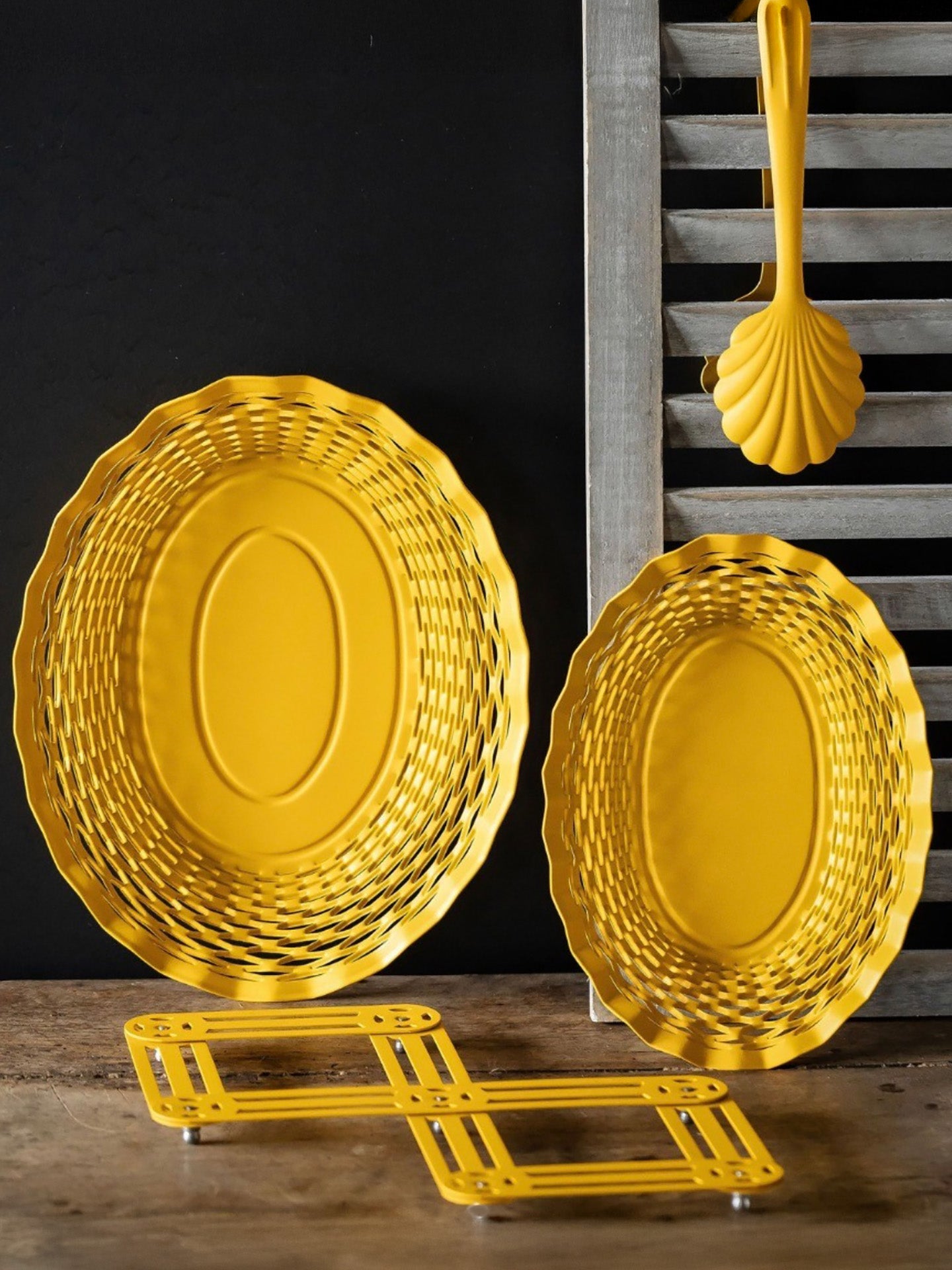 Metal bread basket, Large oval, Raincoat yellow