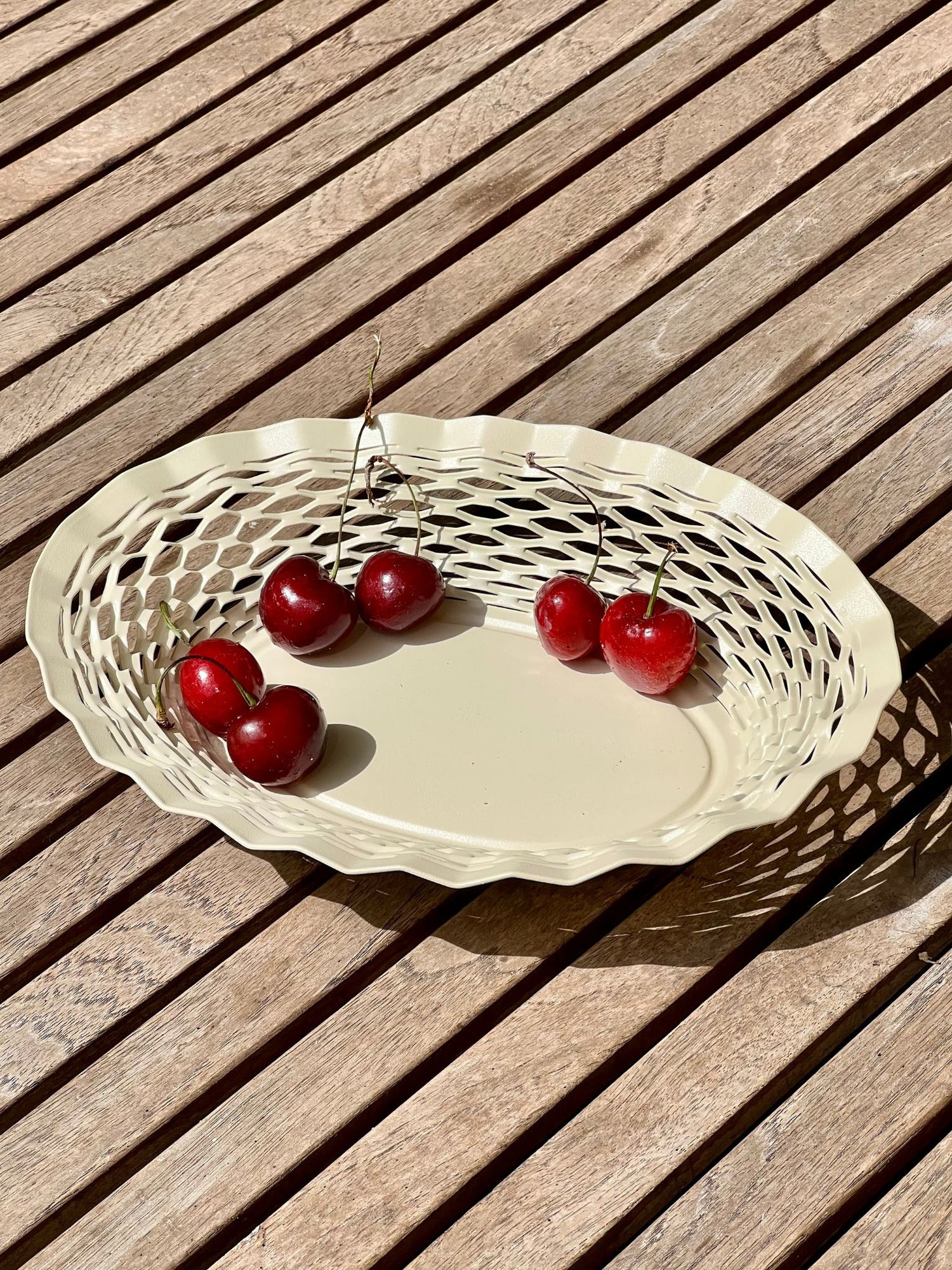Metal bread basket, Large oval, Cream