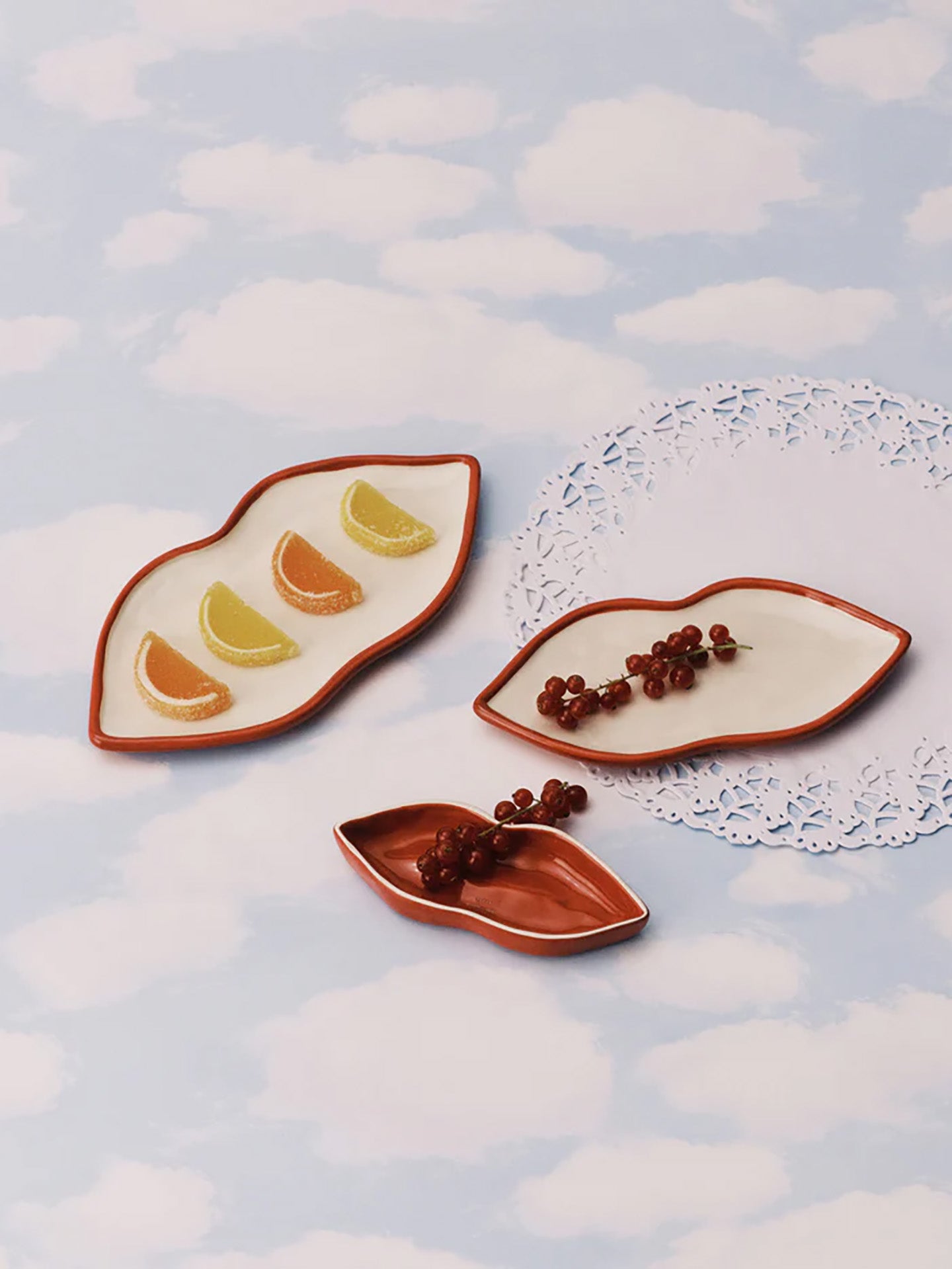 Lips serving dish, red & white (25,5cm)