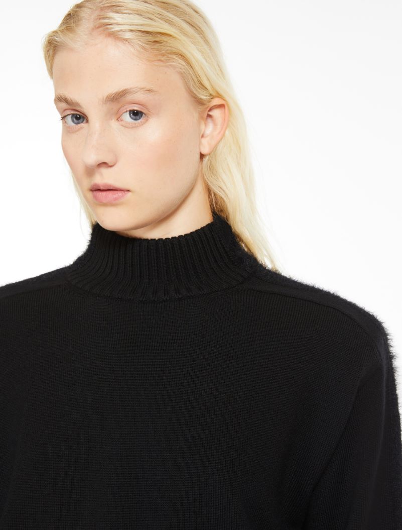 Holiday sweater, black