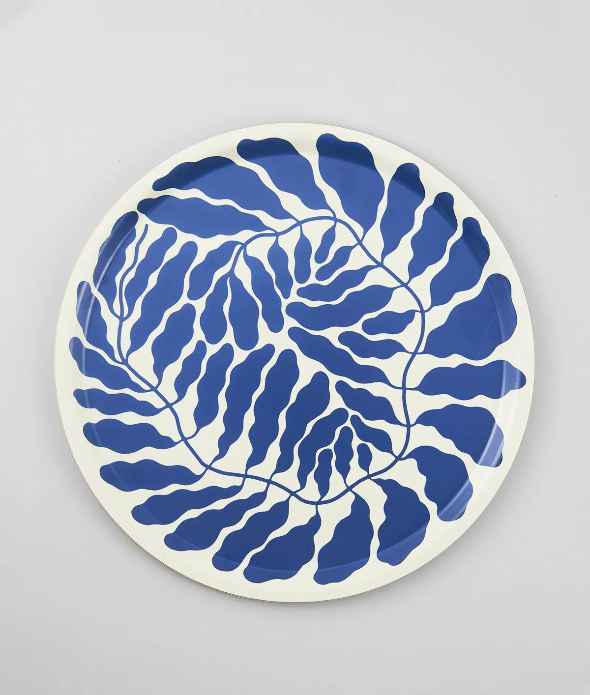 Leaves round tray by Linnéa Andersson