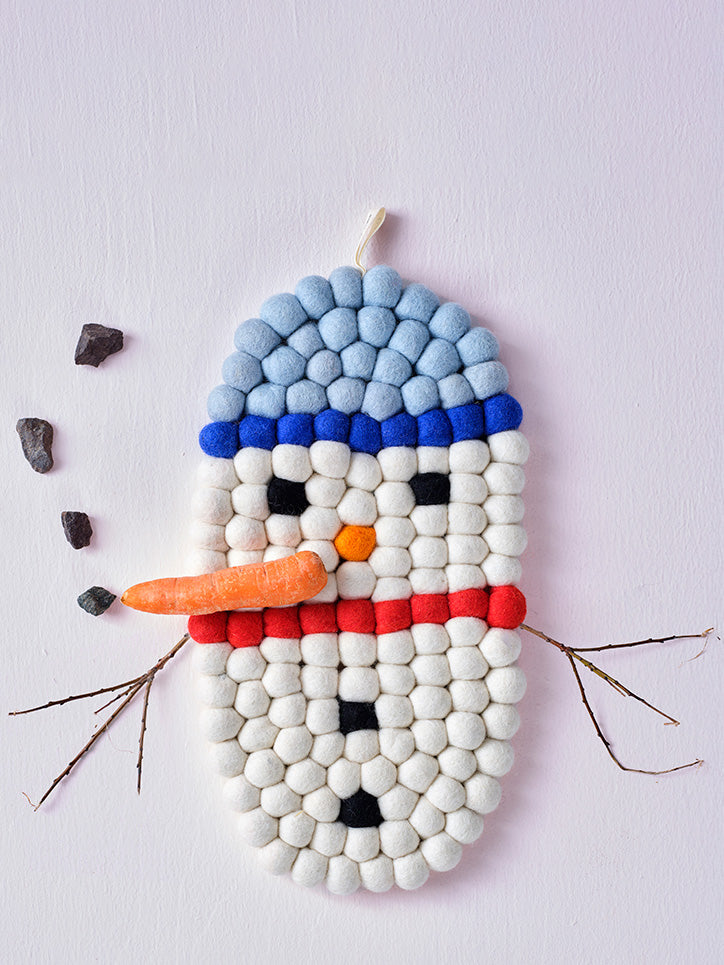 Oval trivet, snowman