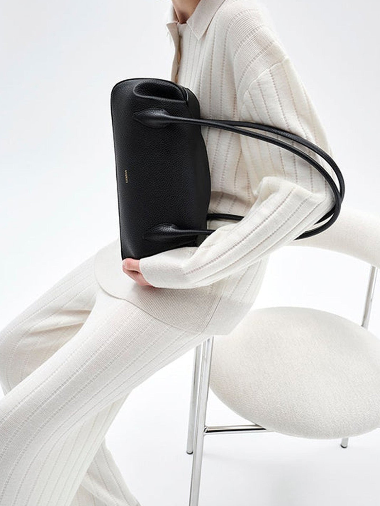 Oyster shoulder bag, black pebble grain leather
