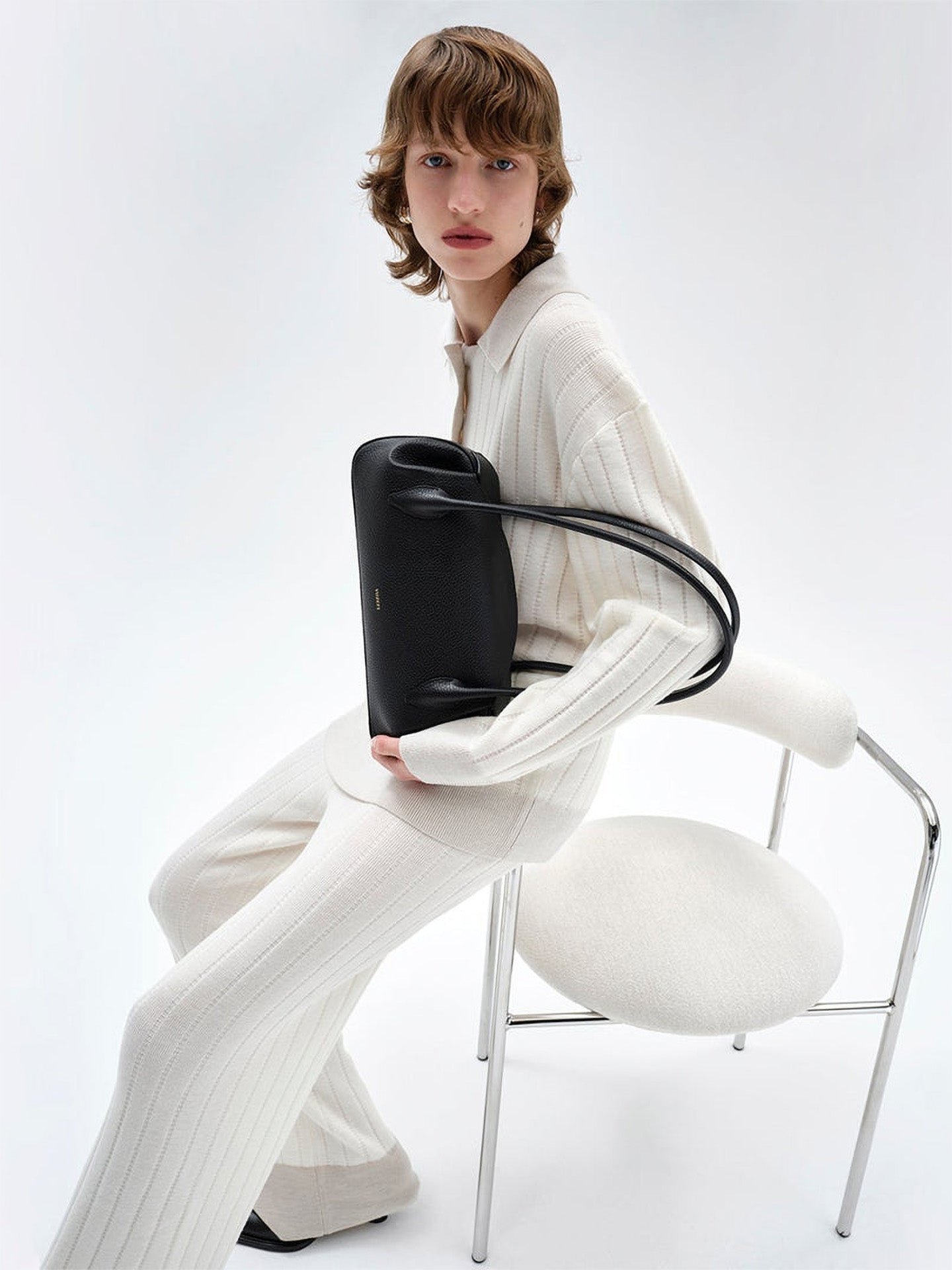 Oyster shoulder bag, black pebble grain leather