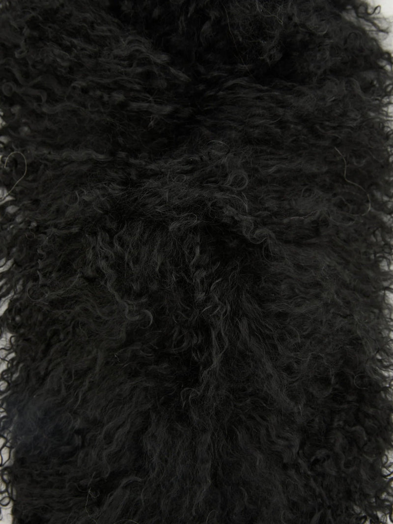 Close-up of a black lambwool scarf
