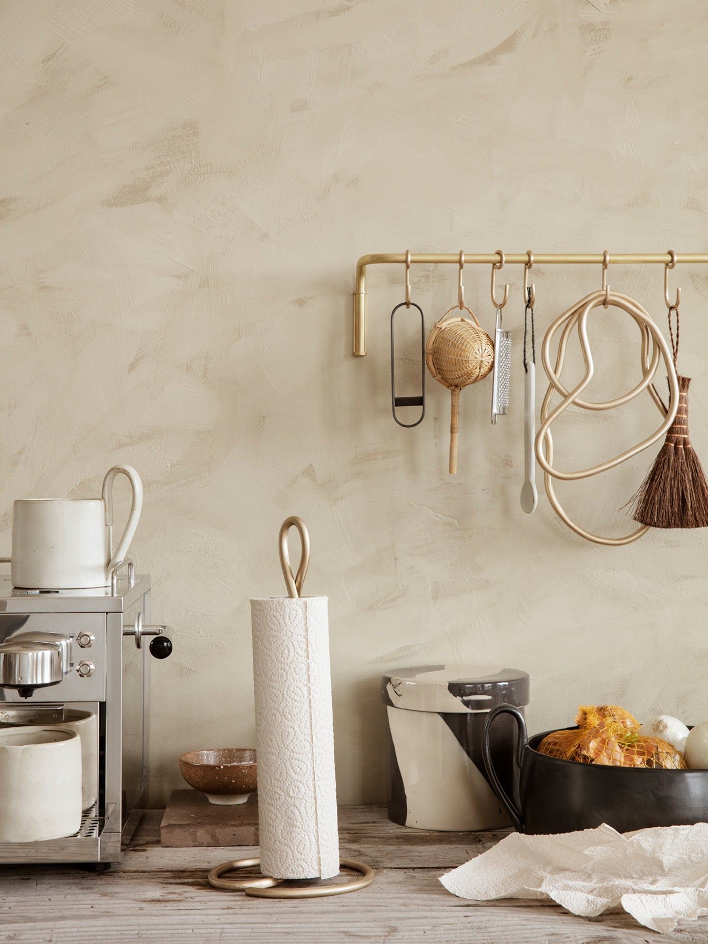Curvature Paper Towel Holder - Brass