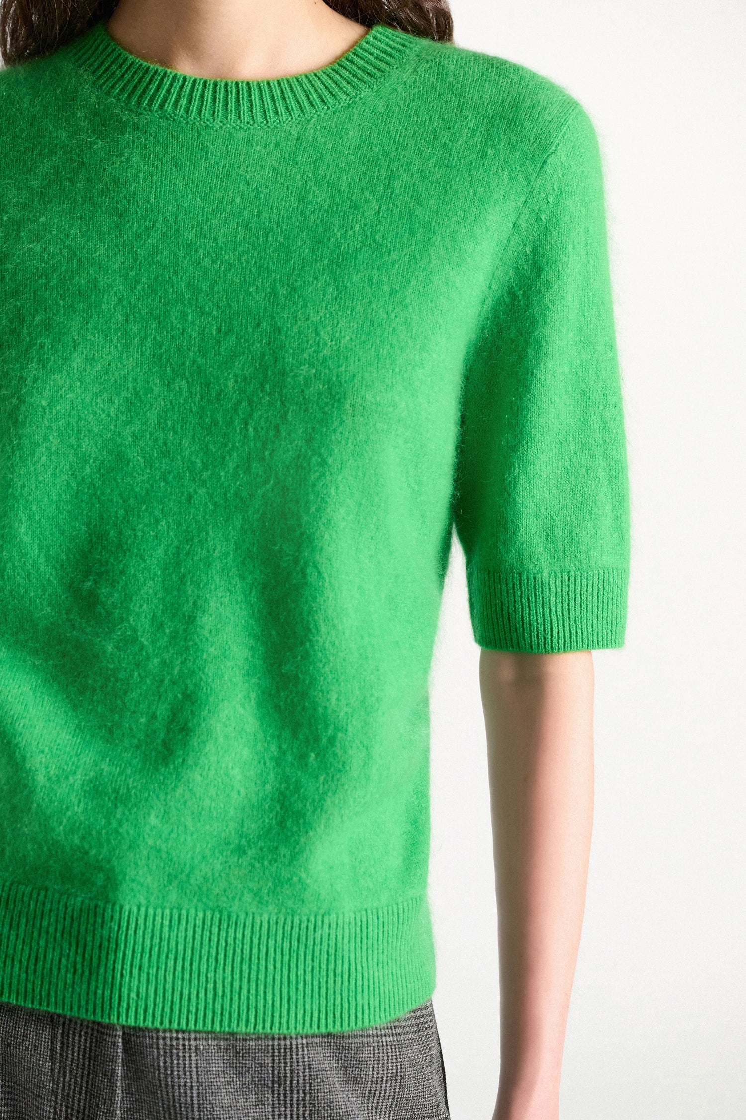 Fluffy statements short sleeve pullover, green