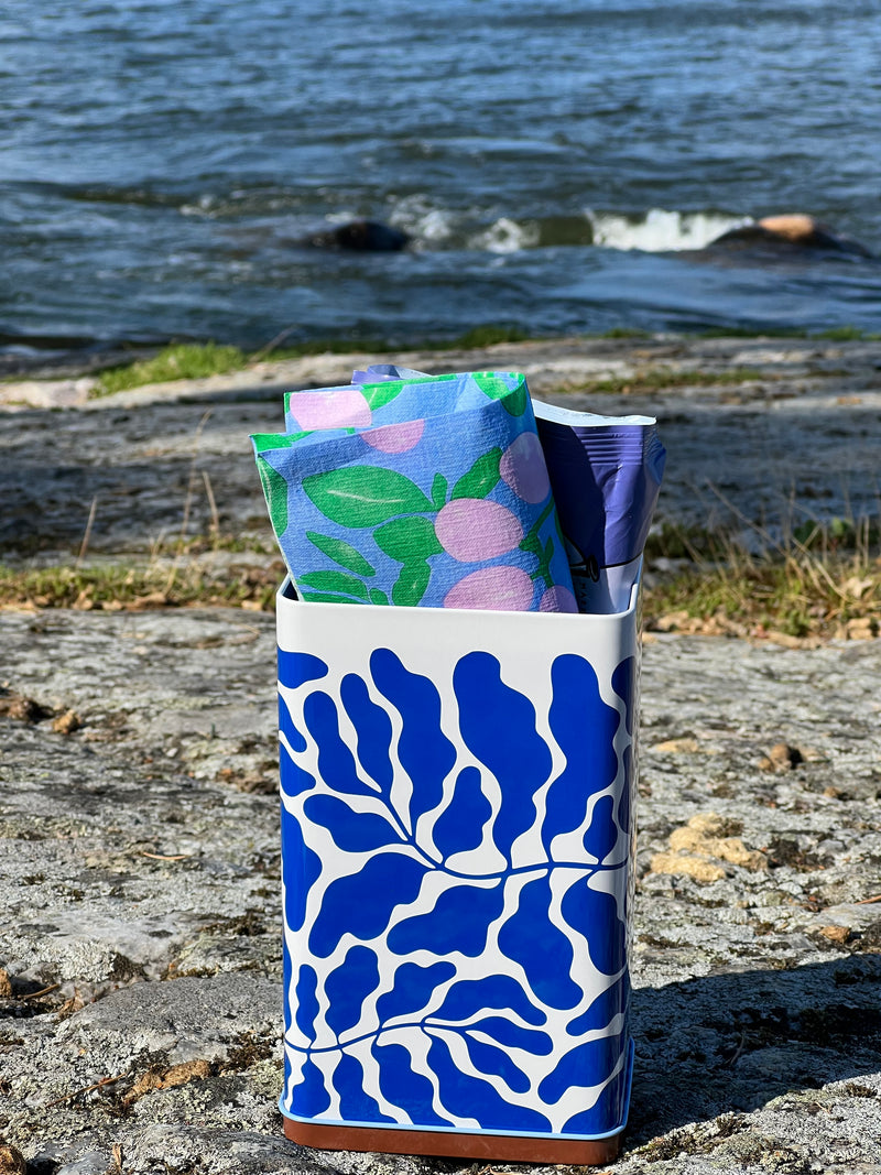 Leaves metal tin, blue-white