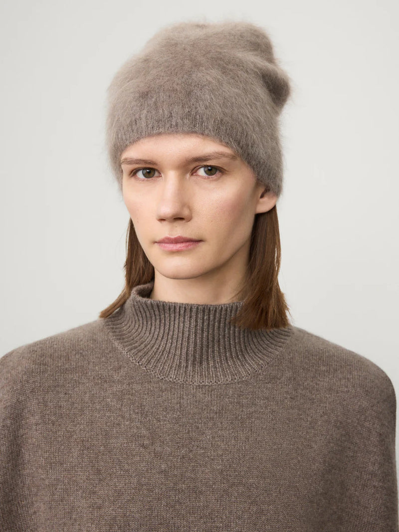 Brushed cashmere beanie, truffle brown