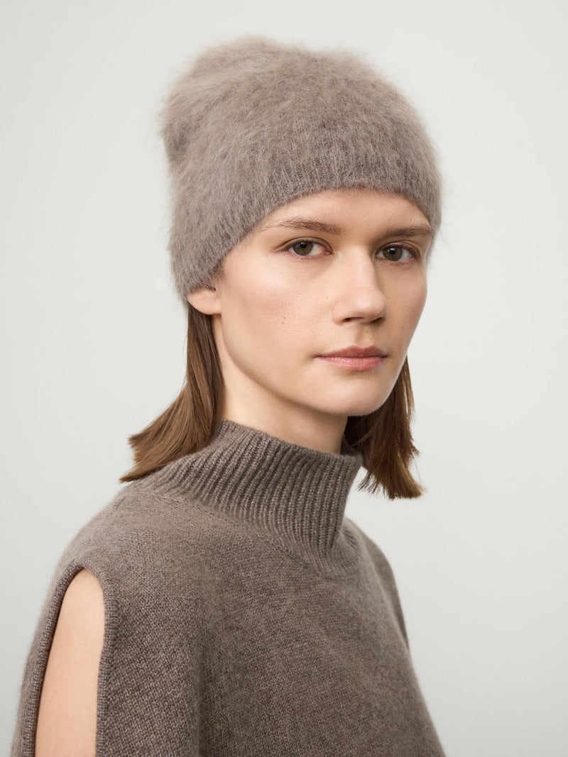 Brushed cashmere beanie, truffle brown