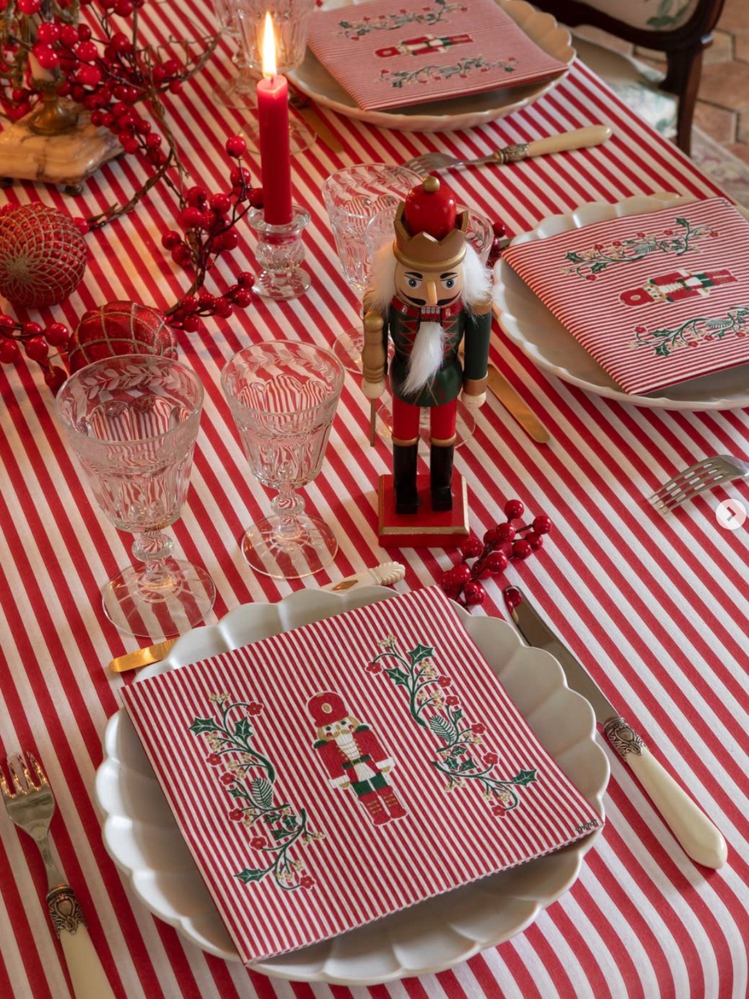 Nutcracker dinner napkin, red stripe (40 x 40 cm)