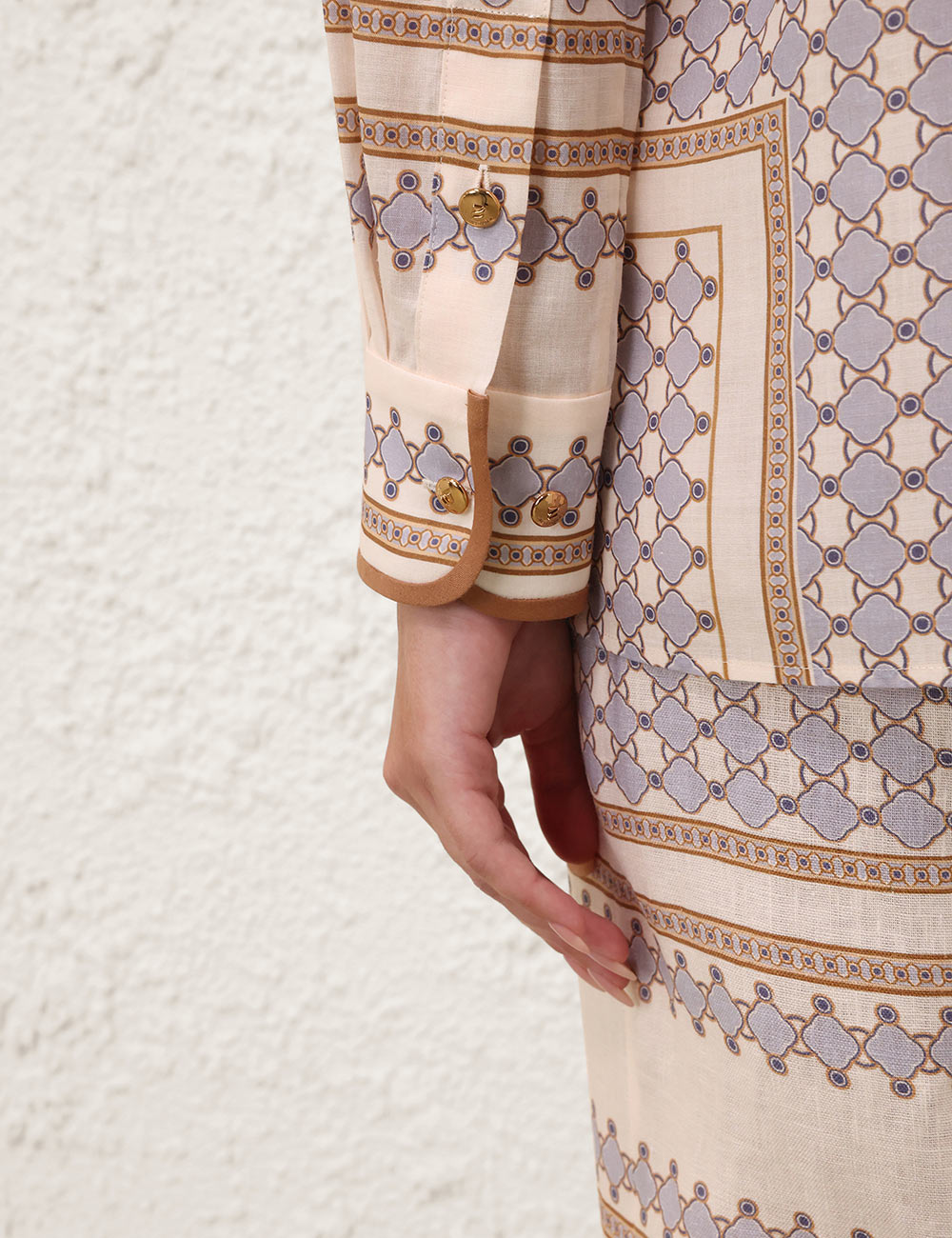 Fitted geometric print ramie shirt, cream-navy