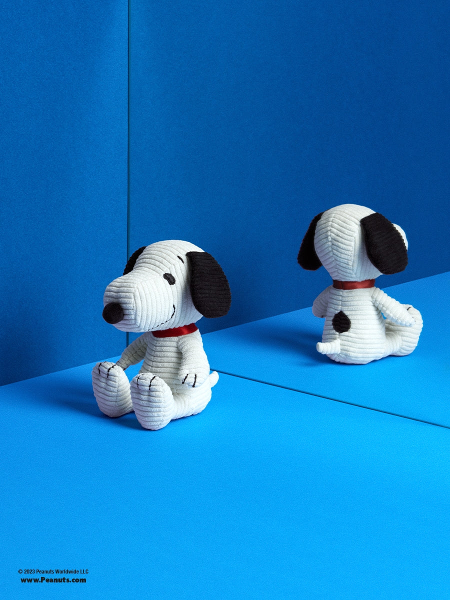 Sitting Snoopy corduroy soft toy (12 cm)