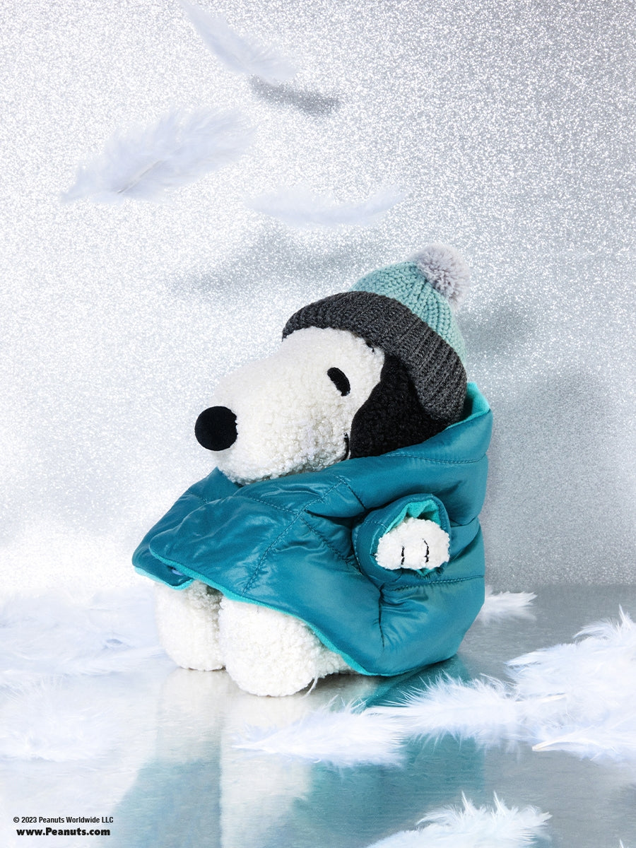 Snoopy soft toy in puﬀer jacket (20 cm)