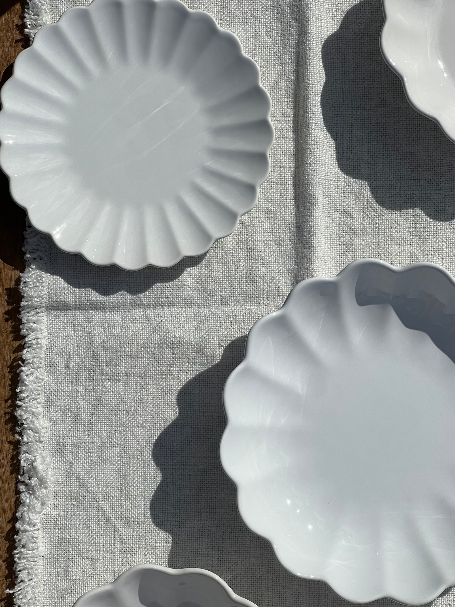 Oyster small plate, sand (20 cm)