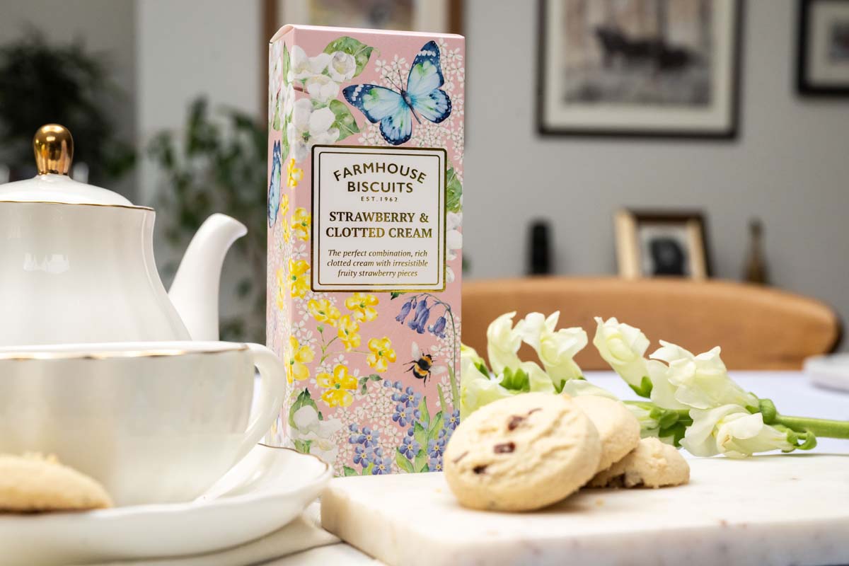English Garden Strawberry & Clotted Cream biscuits (150g)