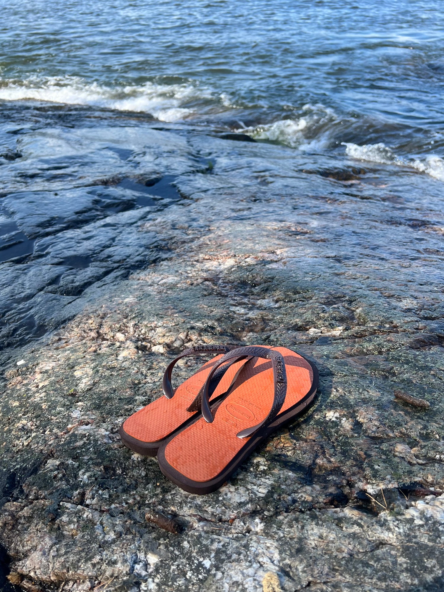 Top square fusion flip-flops, dark brown