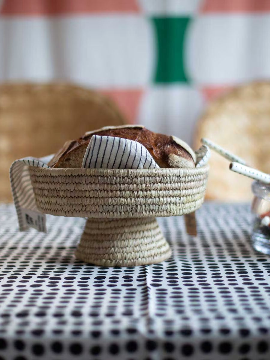 Palm cake basket on foot, natural