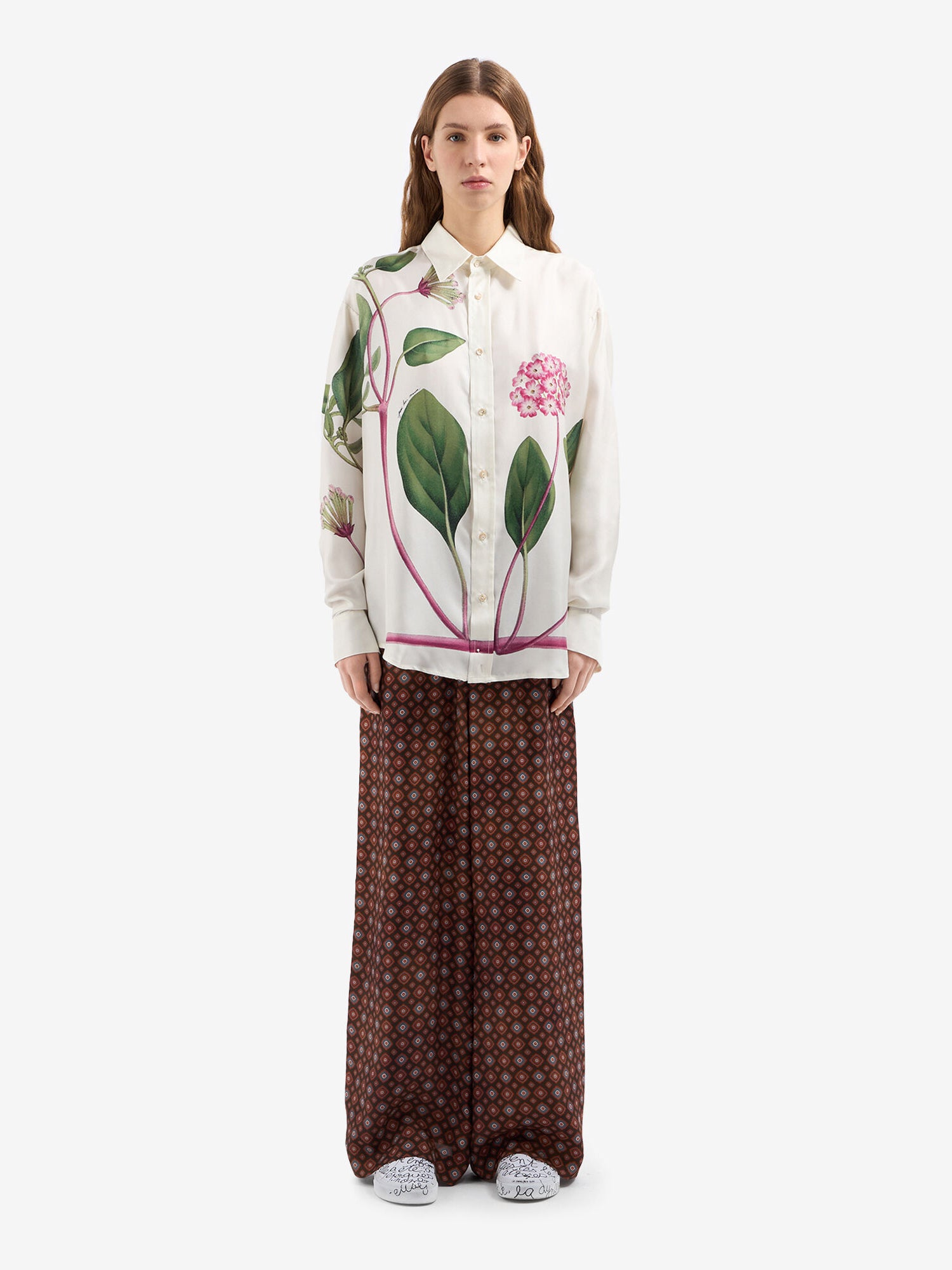 Aloegots long-sleeved silk shirt in flower print, white