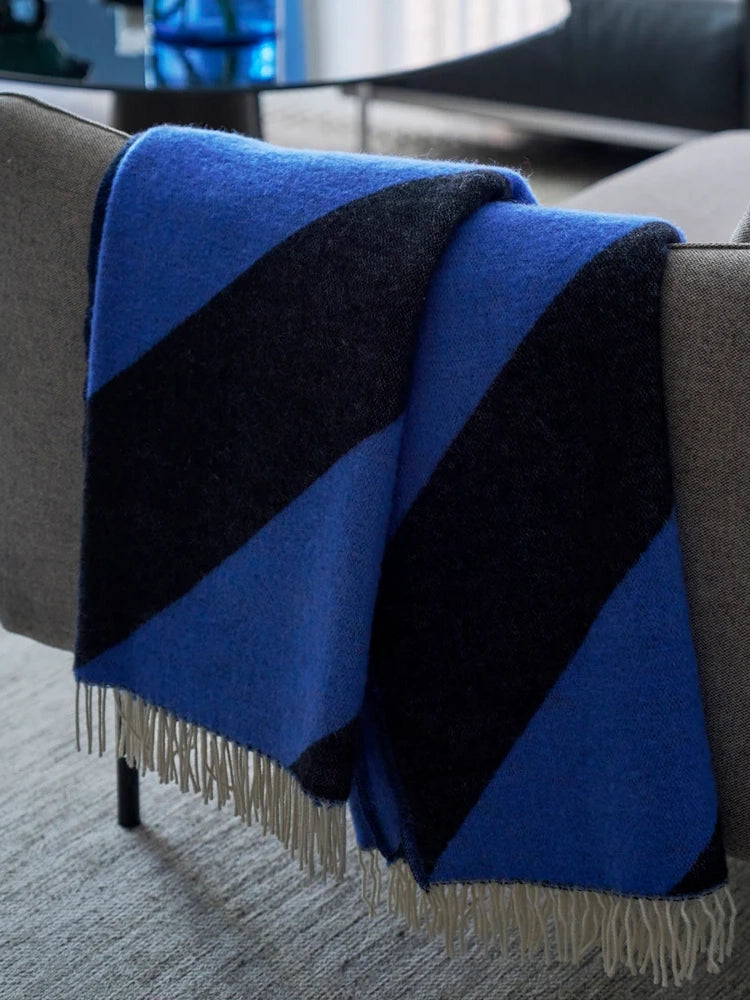 Angle wool throw, blue/black (130x200cm)